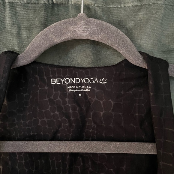 Beyond Yoga Crop Top - Picture 3 of 4